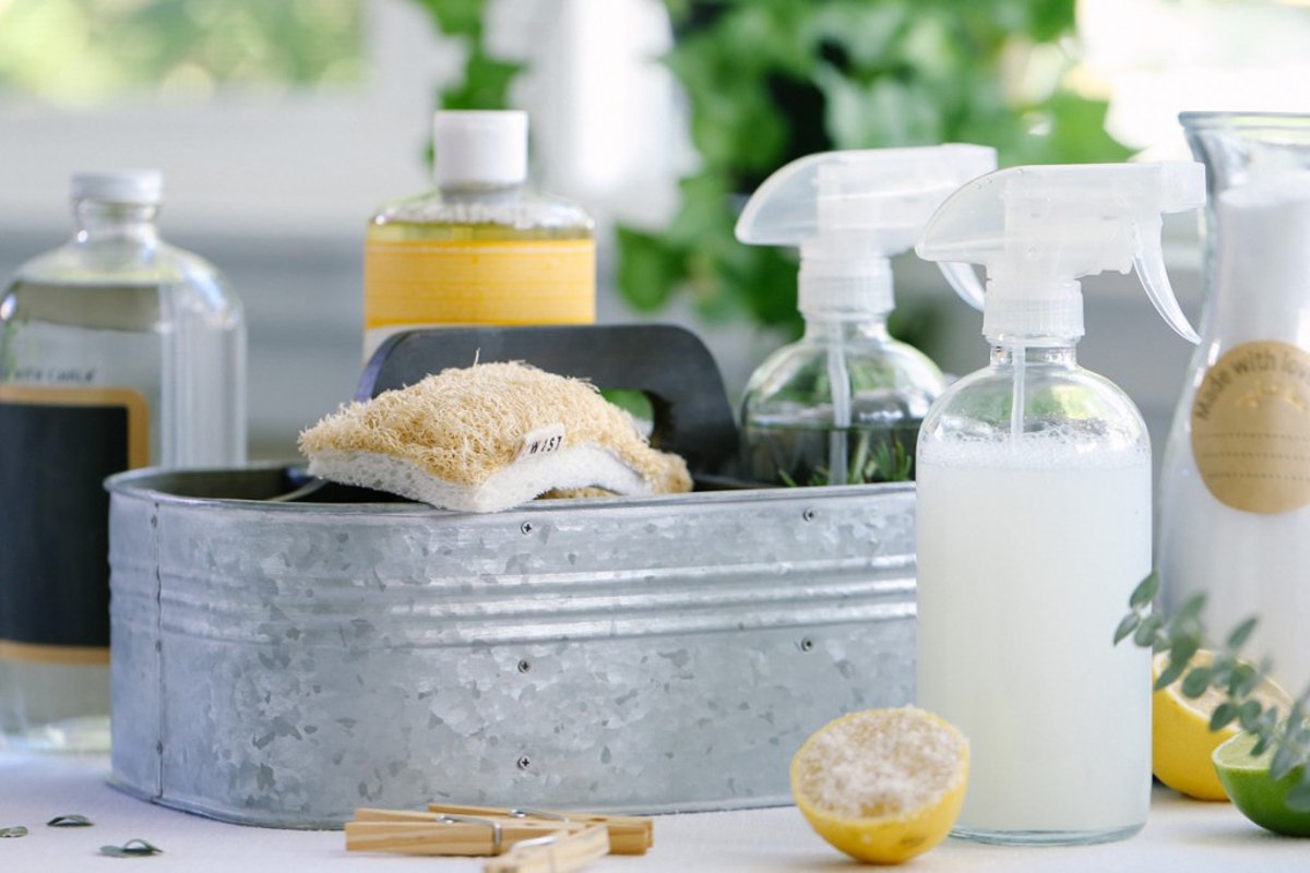 Natural Cleaning Hacks: Cleaning the Kitchen with Vinegar and Baking Soda